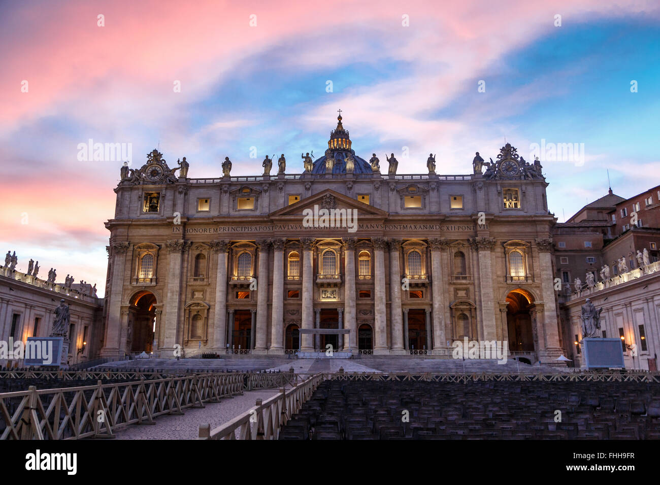 Vista Alla Basilica Di San Pietro Immagini e Fotos Stock - Alamy
