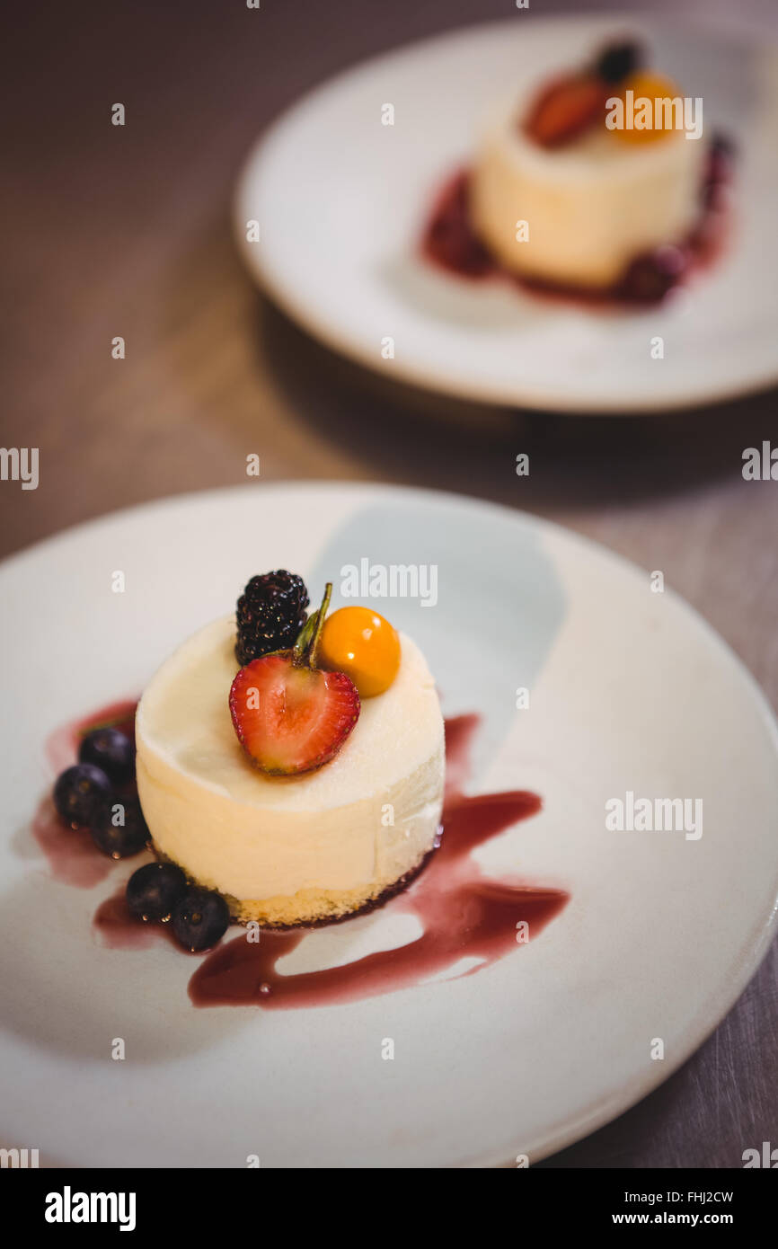 Piastre di dessert presso la stazione di ordine Foto Stock