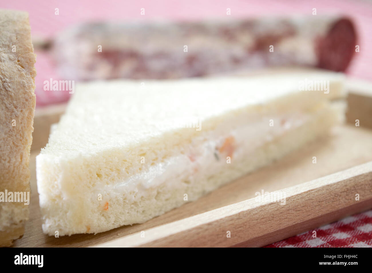 Snack panino con tonno e maionese Foto Stock