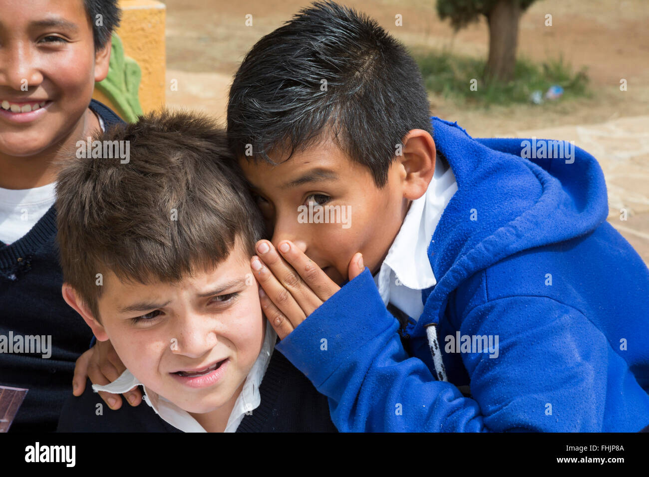 Santa Ana Zegache, Oaxaca, Messico - Sesto grade school boys. Foto Stock