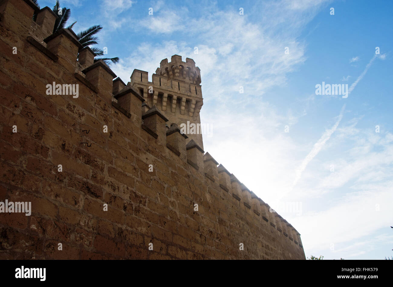 A Maiorca Isole Baleari: il Palazzo Reale di La Almudaina, l'Alcazar di Palma, un palazzo fortificato rivendicato come residenza reale nel XIV secolo Foto Stock