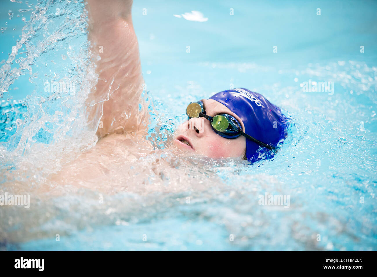 British nuotatore paralimpico Thomas Hamer treni presso il National Performance Center a Manchester il 16 dicembre 2015. Foto Stock