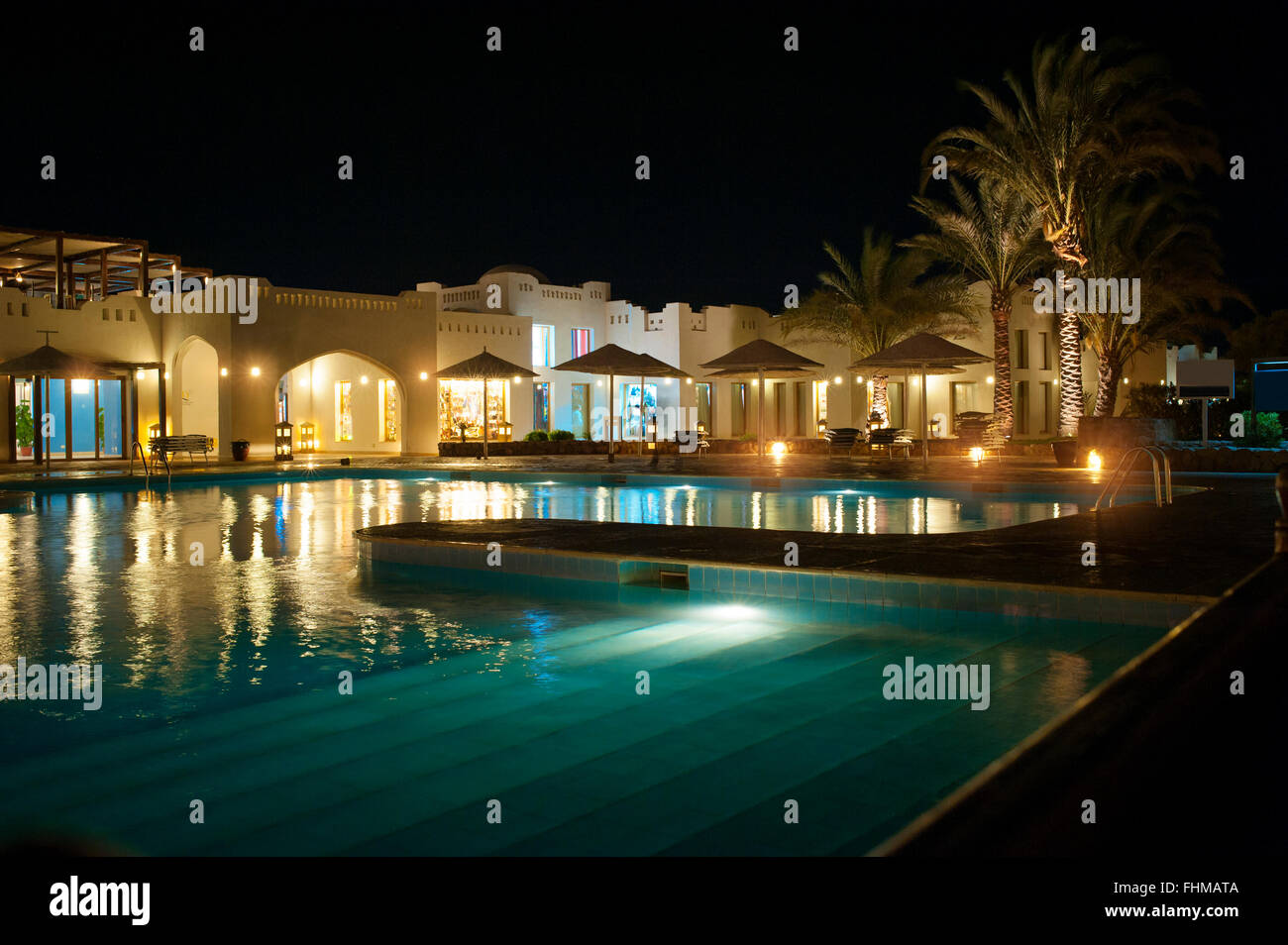Vista notturna della egiziano hotel Foto Stock