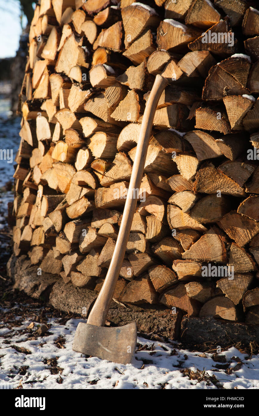 Ascia di legno immagini e fotografie stock ad alta risoluzione - Alamy