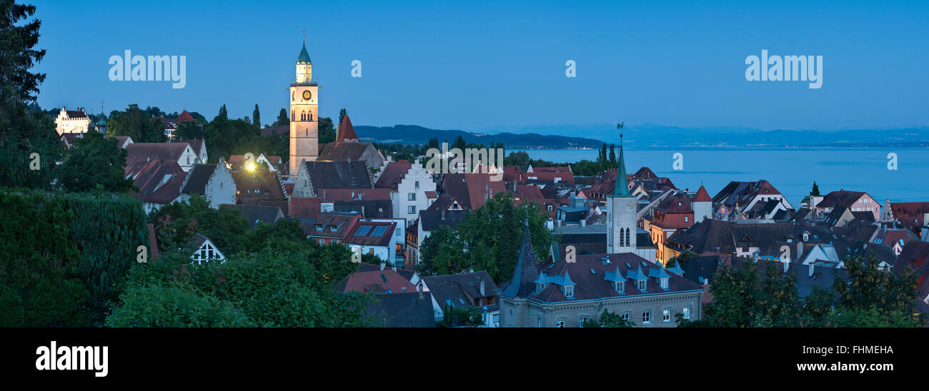 Germania, Uberlingen, città vecchia con la chiesa di San Nicola Foto Stock