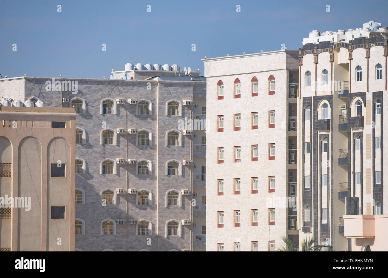 Stile Arabo edifici di appartamenti in Salalah, Governatorato Dhofar in Oman. Foto Stock