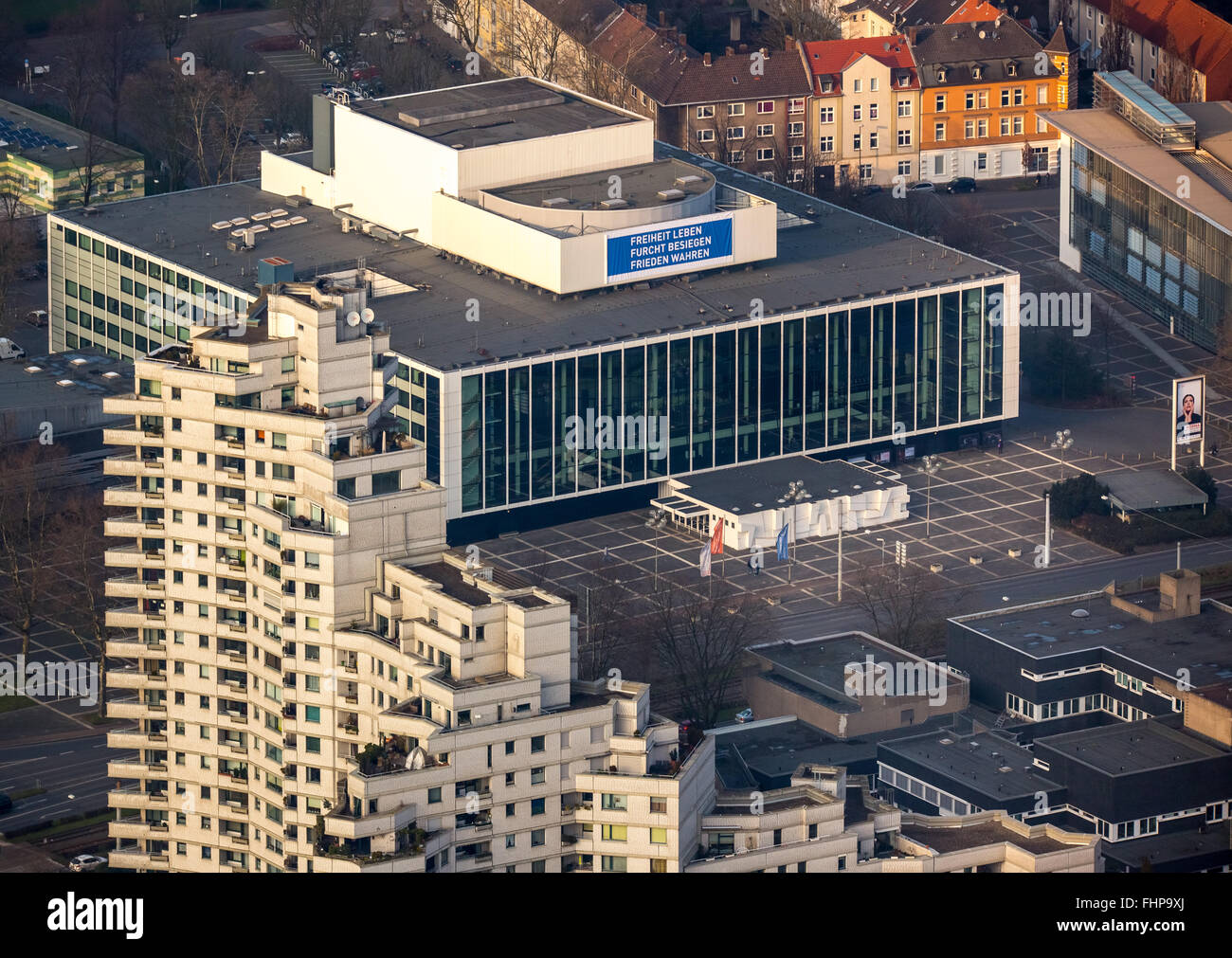 Vista aerea, MIR, Musiktheater im Revier di Gelsenkirchen, teatro musicale, poster vita libertà paura sconfitta, PACE VERA,Gelsenkirchen Foto Stock