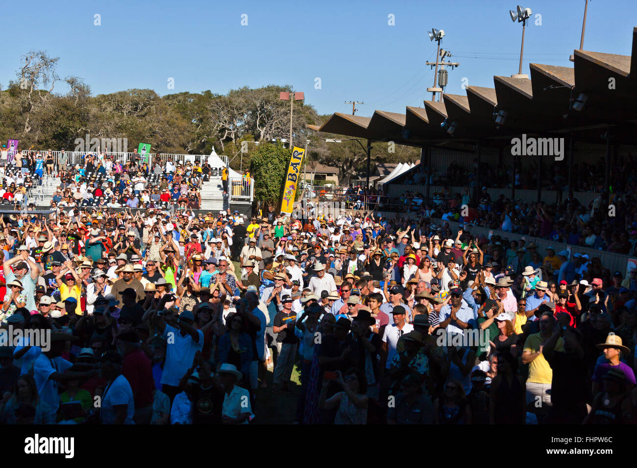 La folla va selvatica per trombone Shorty effettuando al 58th Monterey Jazz Festival - California Foto Stock