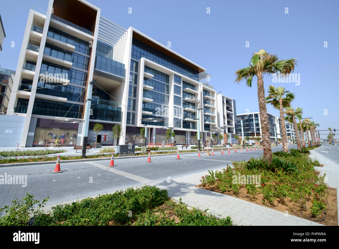 Vista di edifici di appartamenti in costruzione al nuovo quartiere residenziale chiamato Citywalk in Dubai Emirati Arabi Uniti Foto Stock