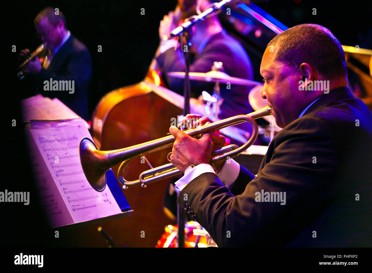 Wynton Marsalis e la Lincoln Center Orchestra eseguire in occasione della 58a Monterey Jazz Festival - California Foto Stock
