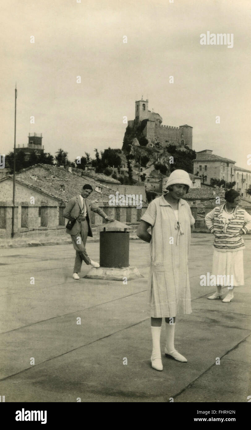 Una donna in abiti tradizionali della moda 20s, Italia Foto Stock