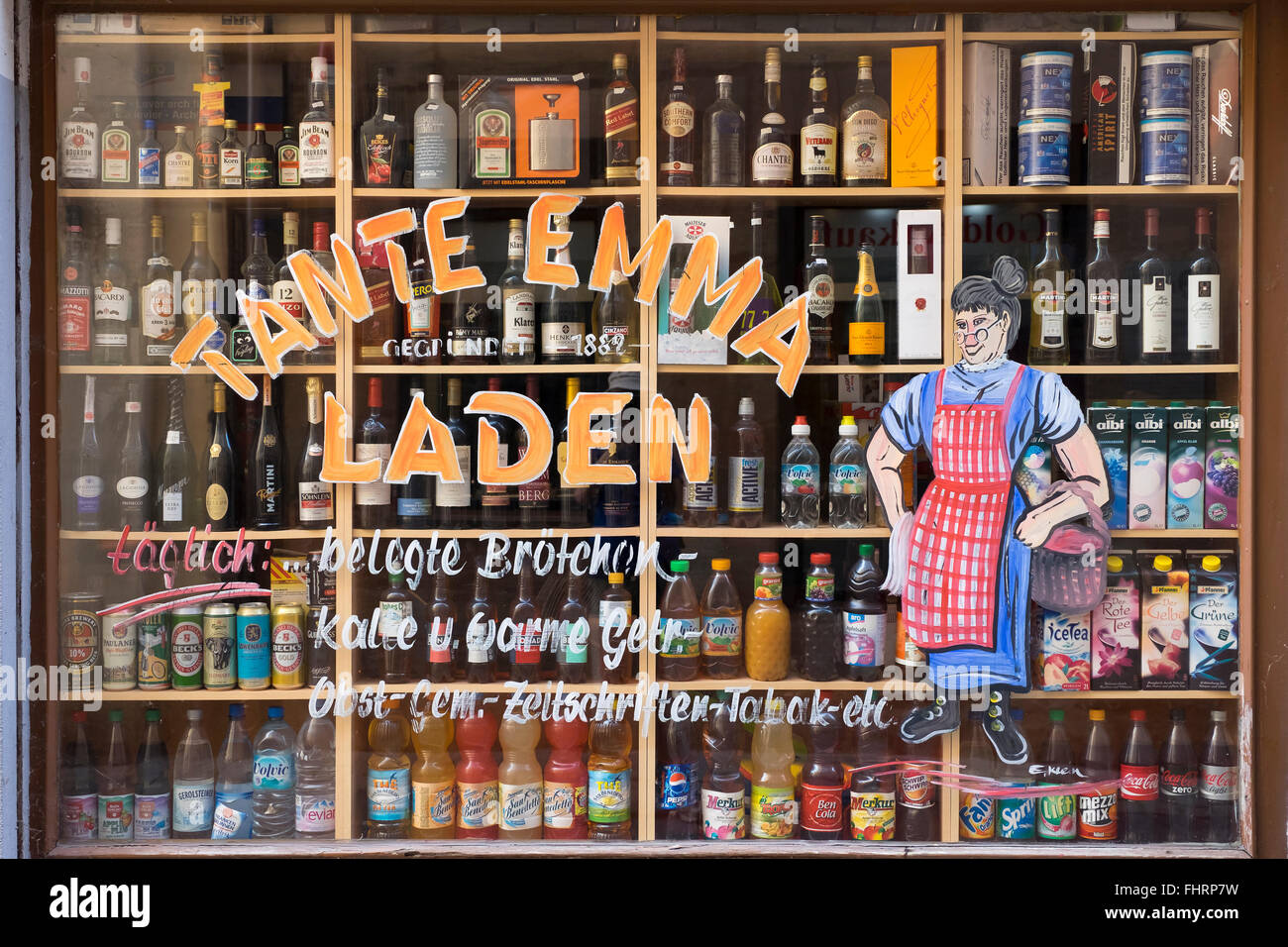 Finestra del negozio con bevande in un angolo shop, Lorenzer Altstadt, Norimberga, Media Franconia, Franconia, Baviera, Germania Foto Stock