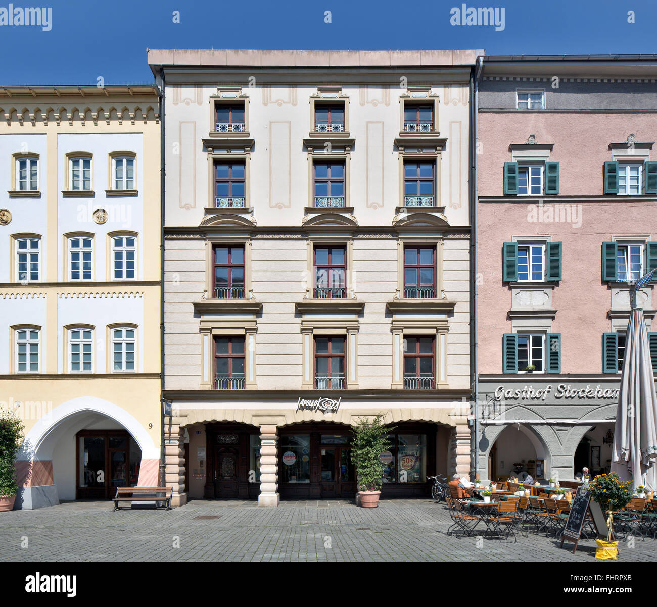 Storico degli edifici residenziali e commerciali a Max-Josefs-Platz, zona pedonale, il centro, Rosenheim, Alta Baviera, Baviera Foto Stock