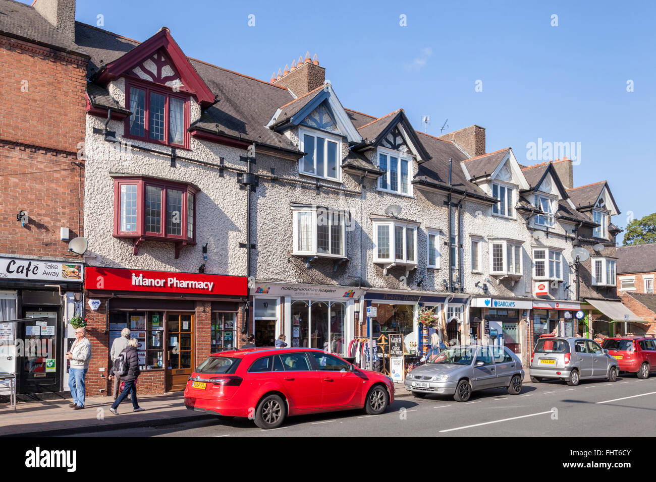 Negozi del villaggio su High Street, Wolverhampton, Nottinghamshire, England, Regno Unito Foto Stock