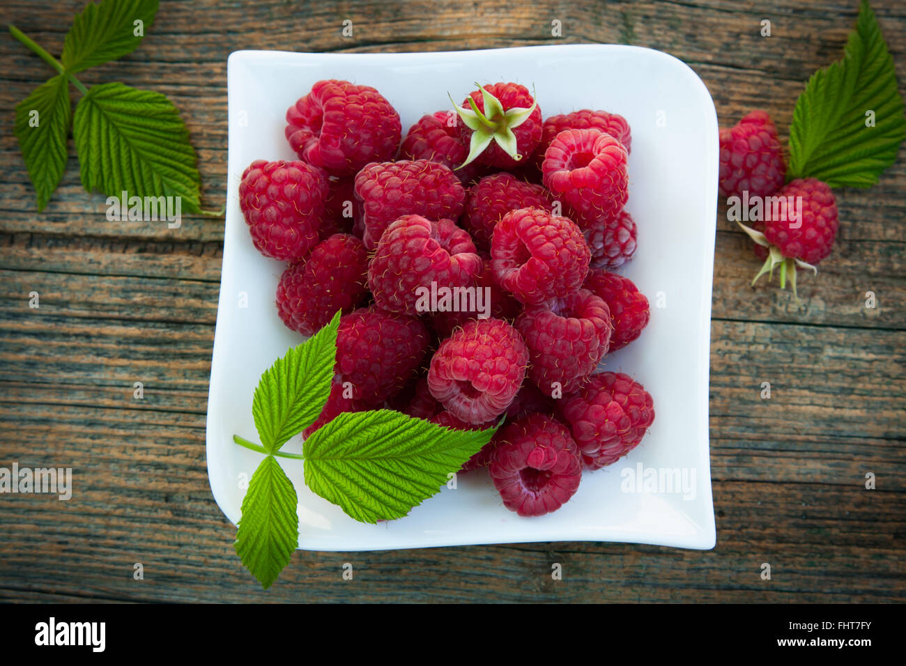 Gustoso e fresco di lampone su piastra Foto Stock