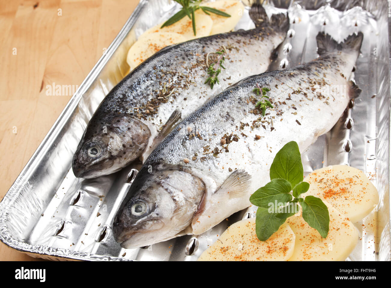 Grigliare il pesce. Concetto di barbecue. Foto Stock