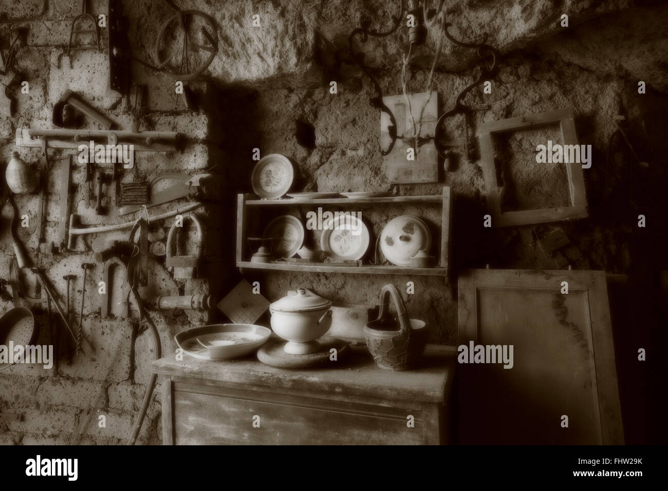 Porcellana antica officina in Civita di Bagnoregio Foto Stock