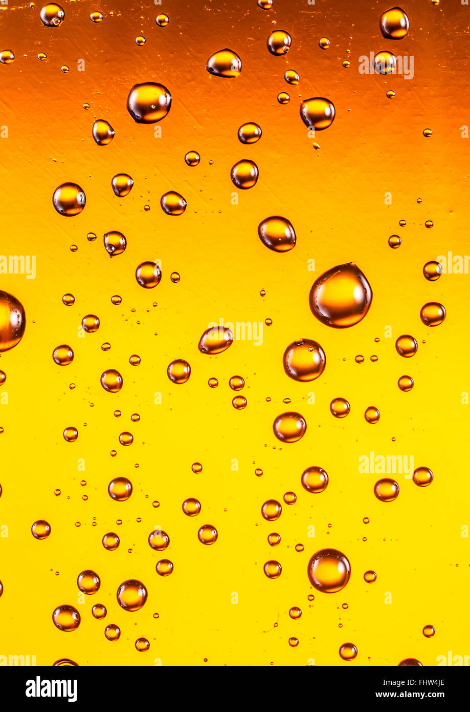 Gocce di acqua su un bicchiere di birra. Close up. Foto Stock