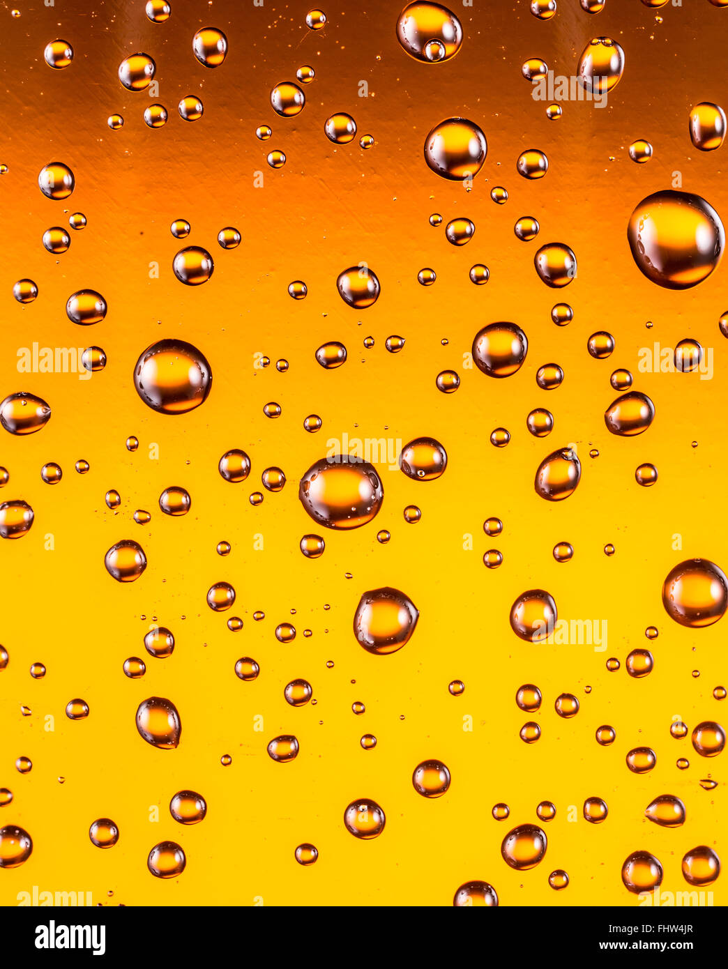 Gocce di acqua su un bicchiere di birra. Close up. Foto Stock