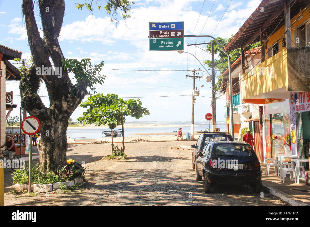 Via del centro storico sul bordo della spiaggia corona o coroncina incidentali Foto Stock