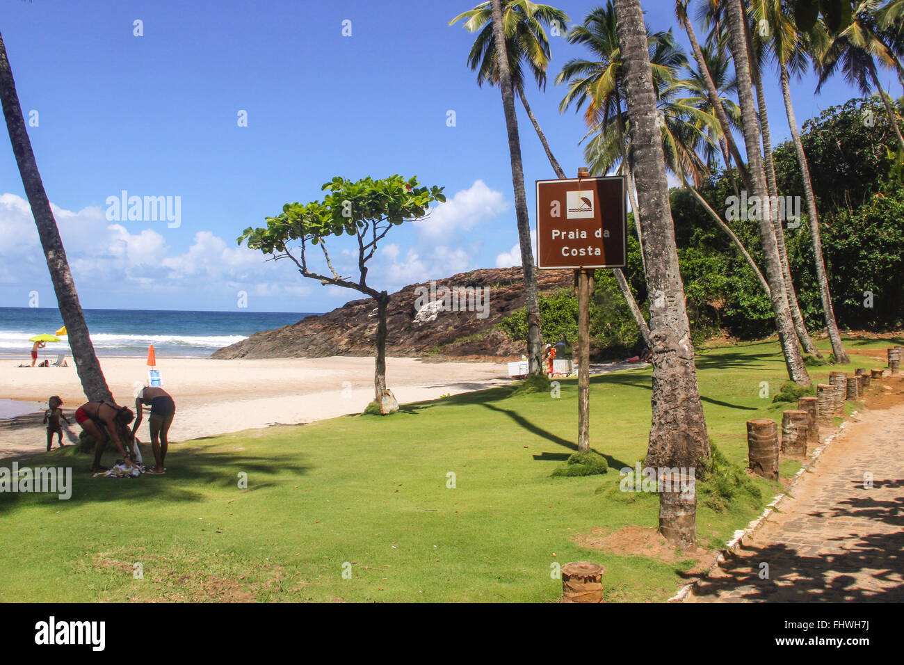 La piastra sul prato indicante la Praia da Costa Foto Stock