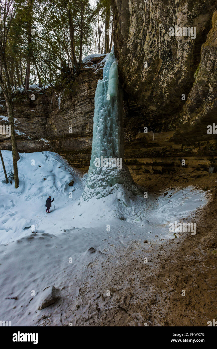 Il tubo flessibile dell'essiccatore formazione utilizzato da ghiaccio scalatori in Pictured Rocks National Lakeshore nella Penisola Superiore del Michigan, Stati Uniti d'America Foto Stock