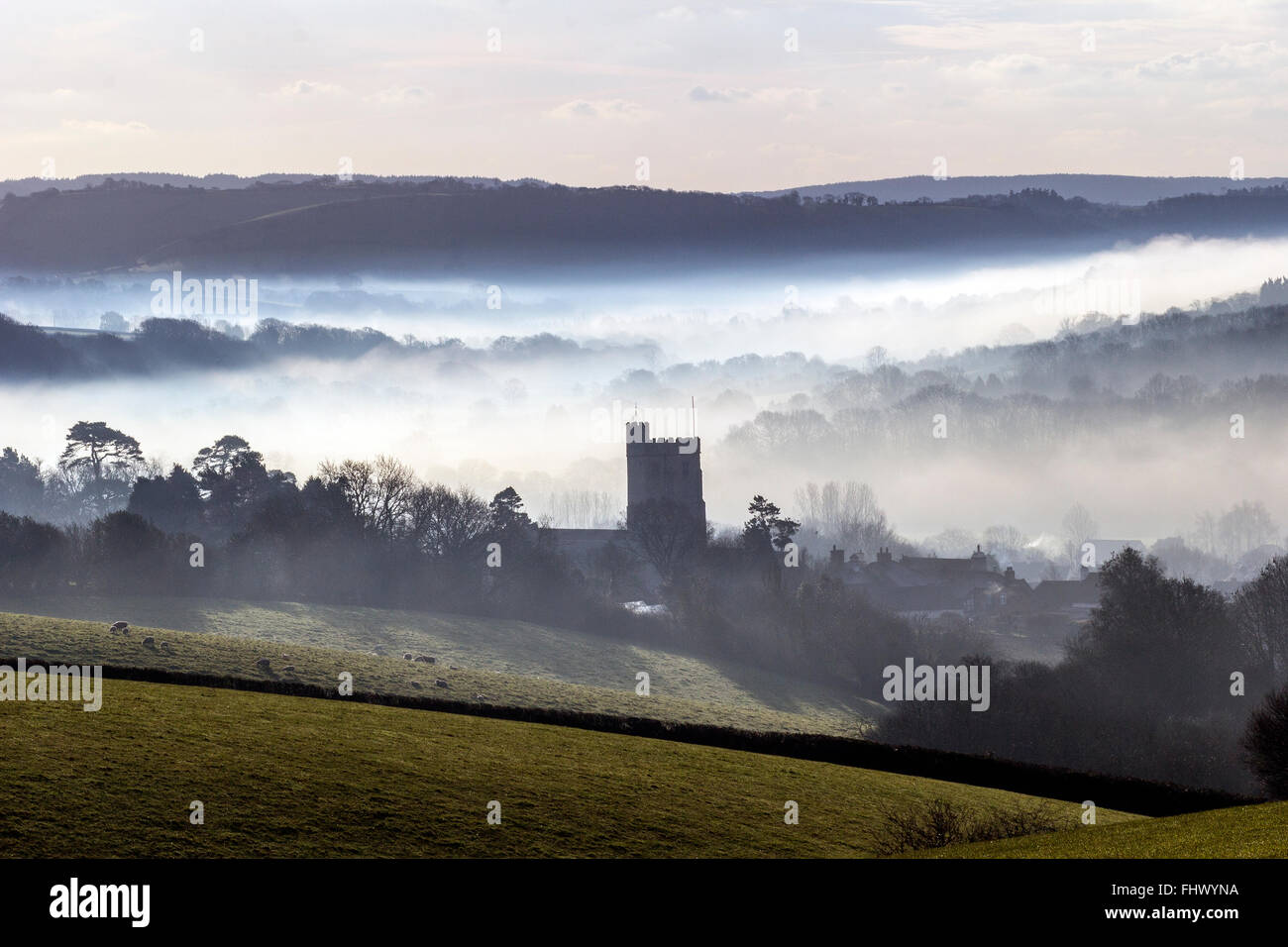 st mary's Church Dunsford, Devon, Dartmoor National Park, Teign Valley, nebbia, gran bretagna, inghilterra, campagna, devon, inghilterra, nebbia su Dartmoor Foto Stock