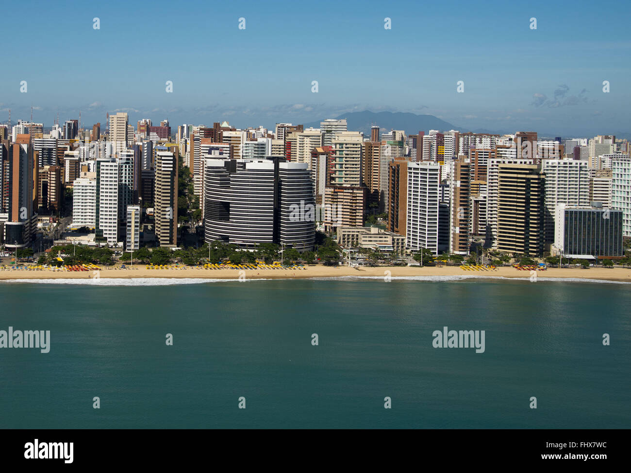 Vista aerea del lungomare dal viale Beira Mar di Fortaleza Meireles in altezza Foto Stock