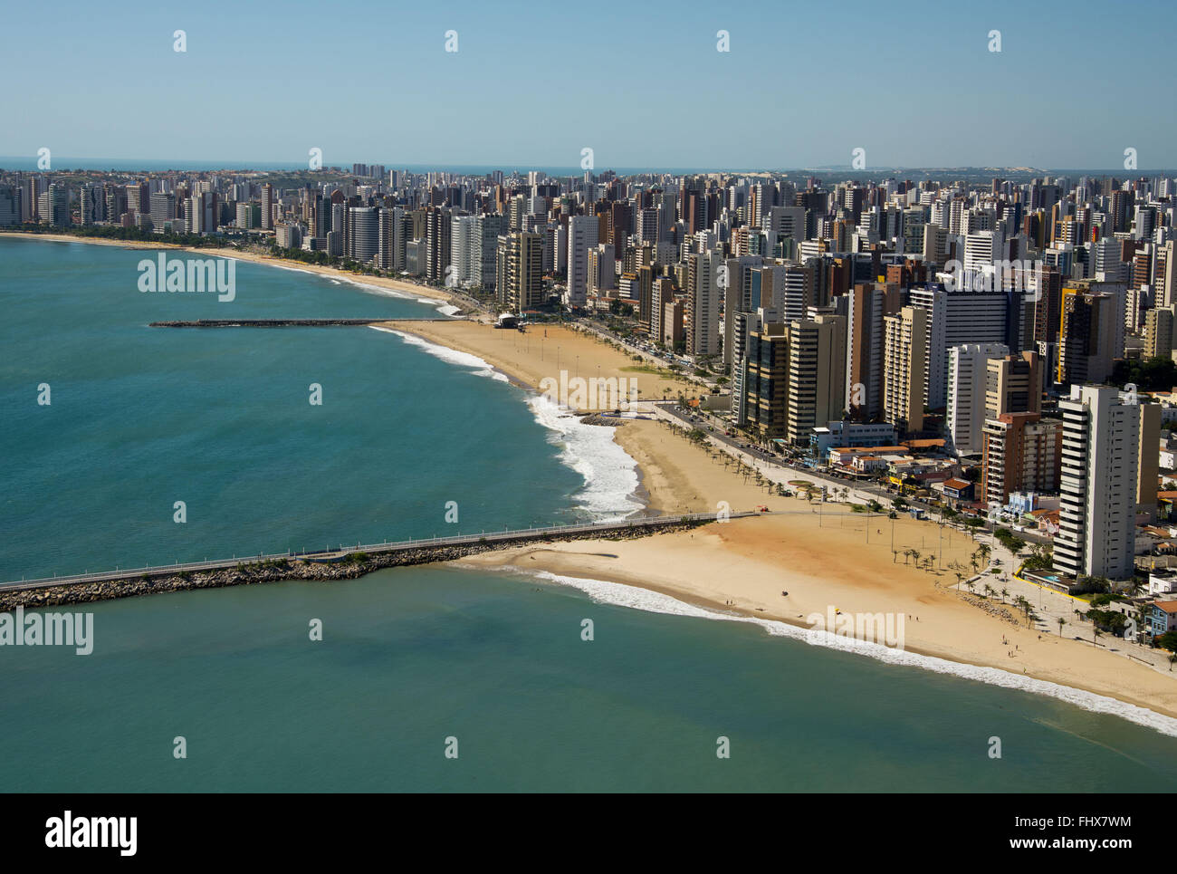 Vista aerea del lungomare dal viale Beira Mar di Fortaleza tra Meireles e Iracema Foto Stock