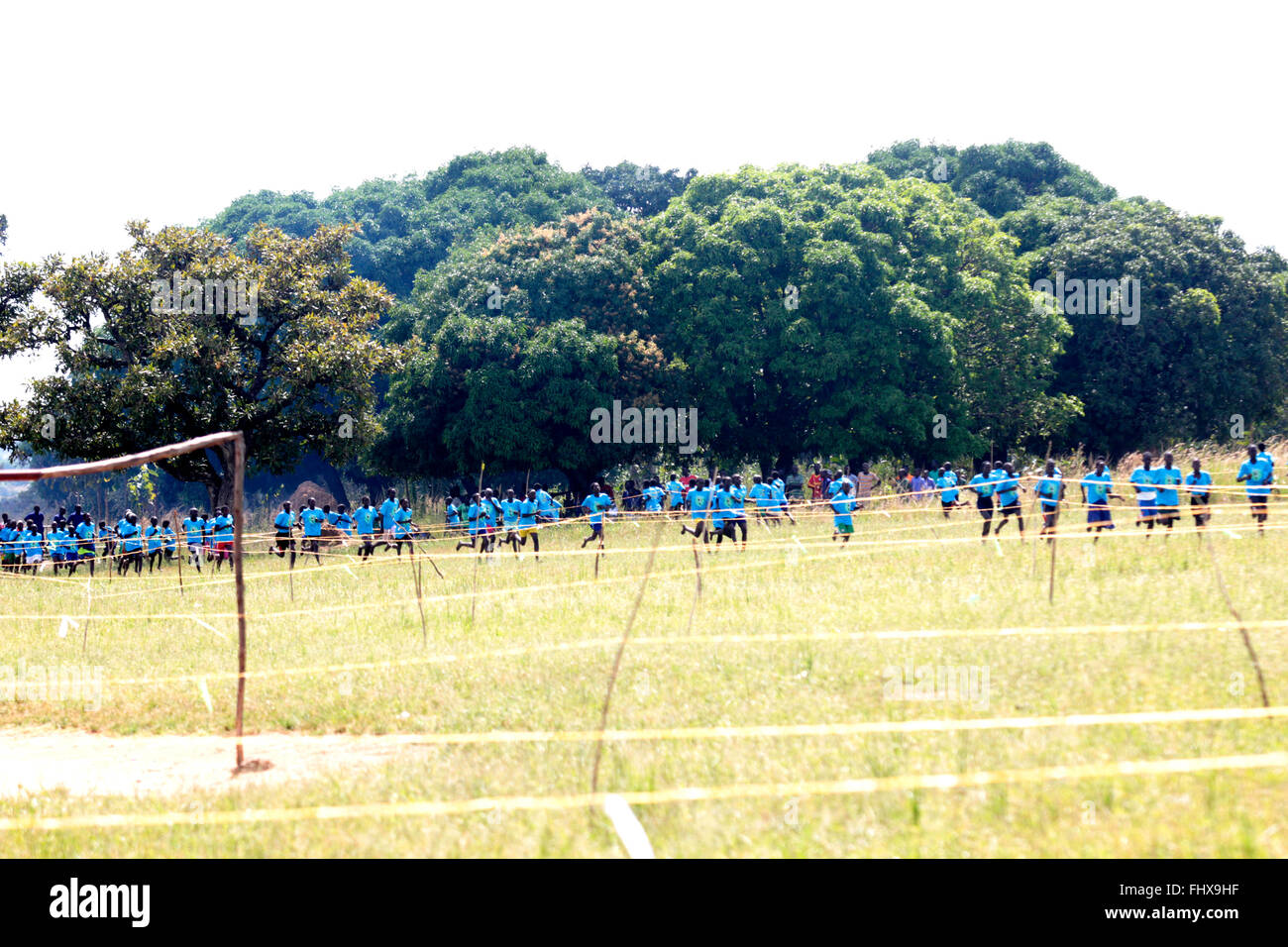 I bambini che partecipano a una comunità eseguire nel quartiere Otuke nel nord Uganda Foto Stock