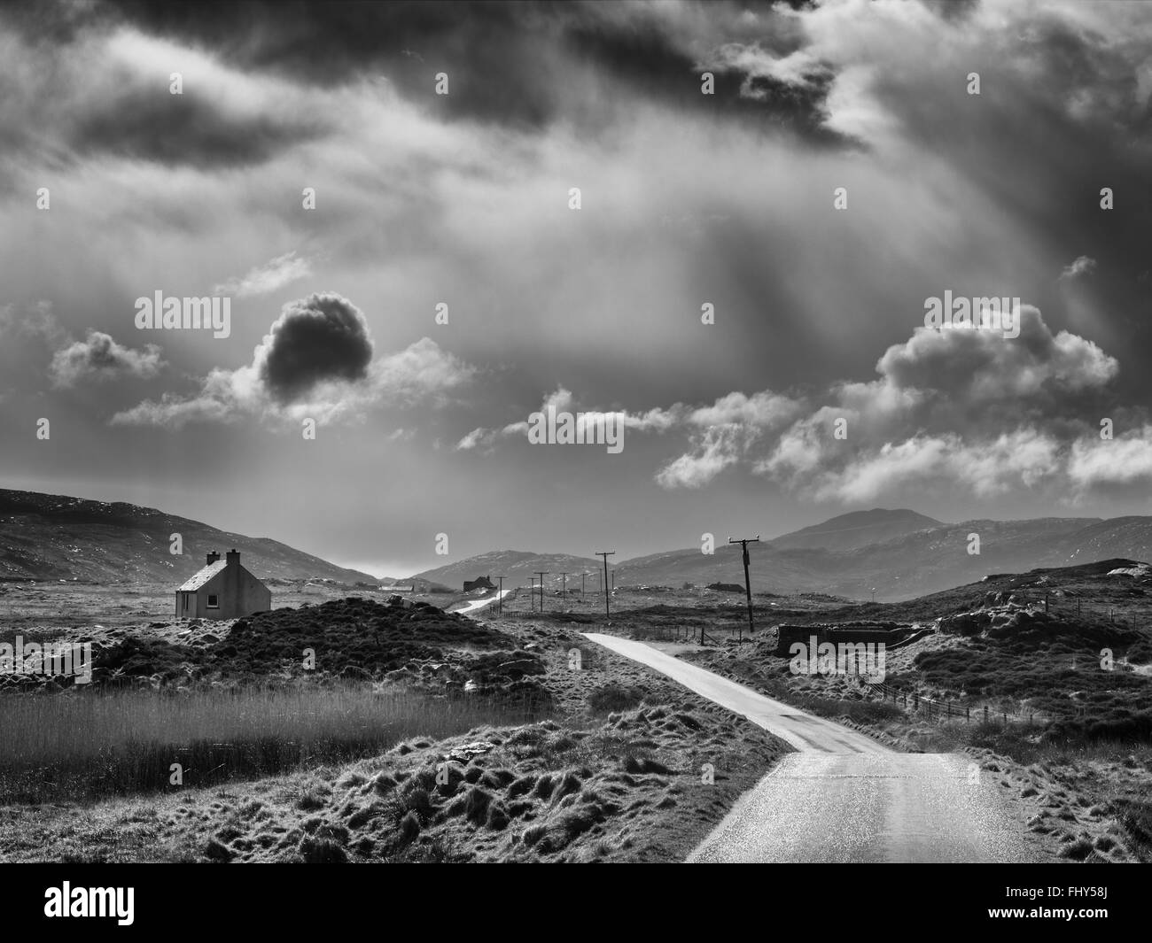 Passando Squall sulla strada di Loch Aineort Foto Stock