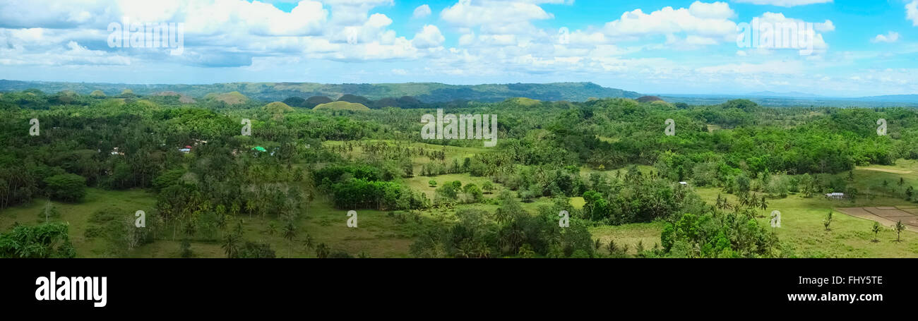 Vista panoramica del famoso Chocolate Hills monumento naturale, isola di Bohol, Filippine Foto Stock