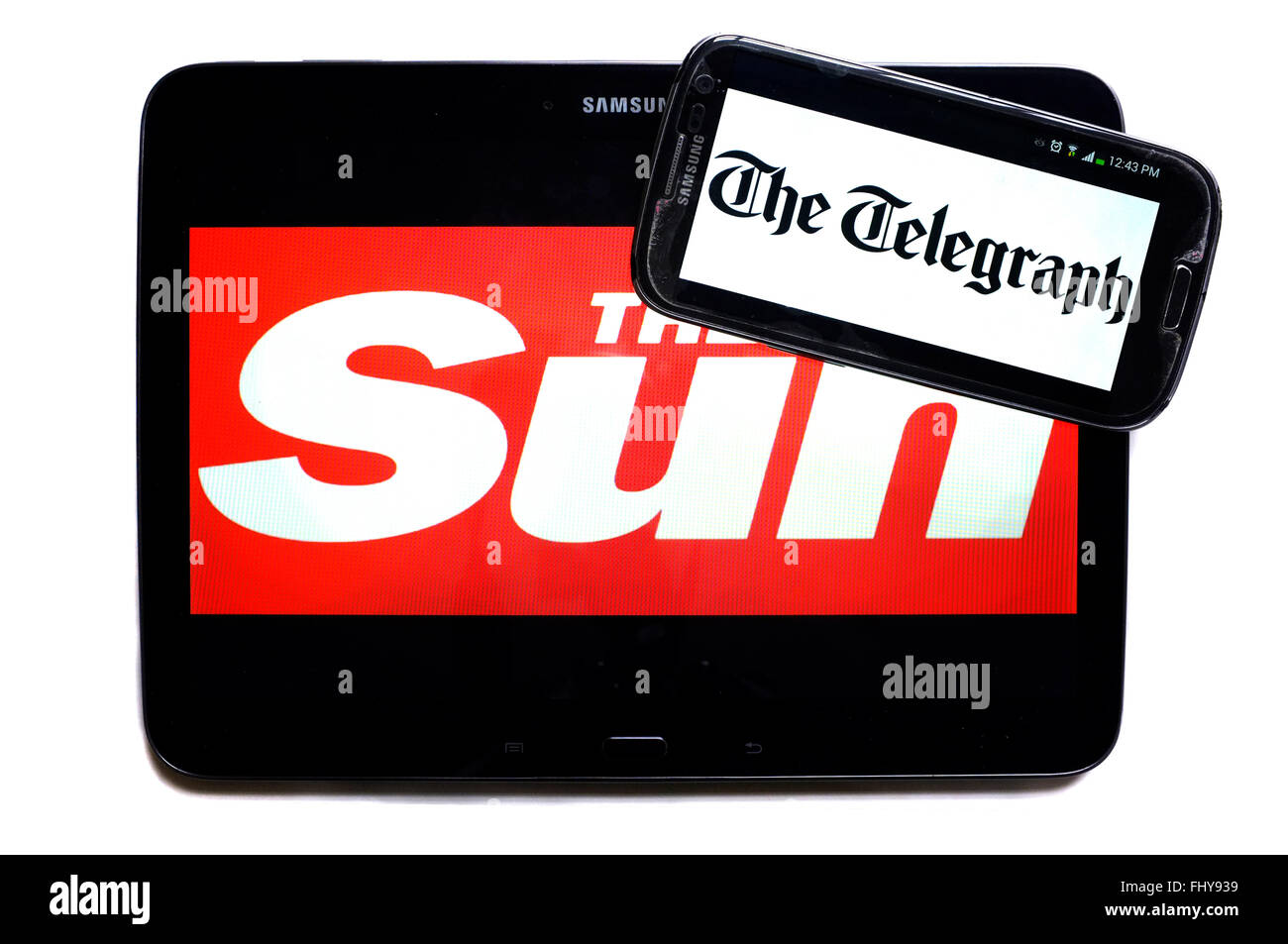 Il logo Sun e il Telegraph quotidiani visualizzati sugli schermi di un tablet e uno smartphone. Foto Stock