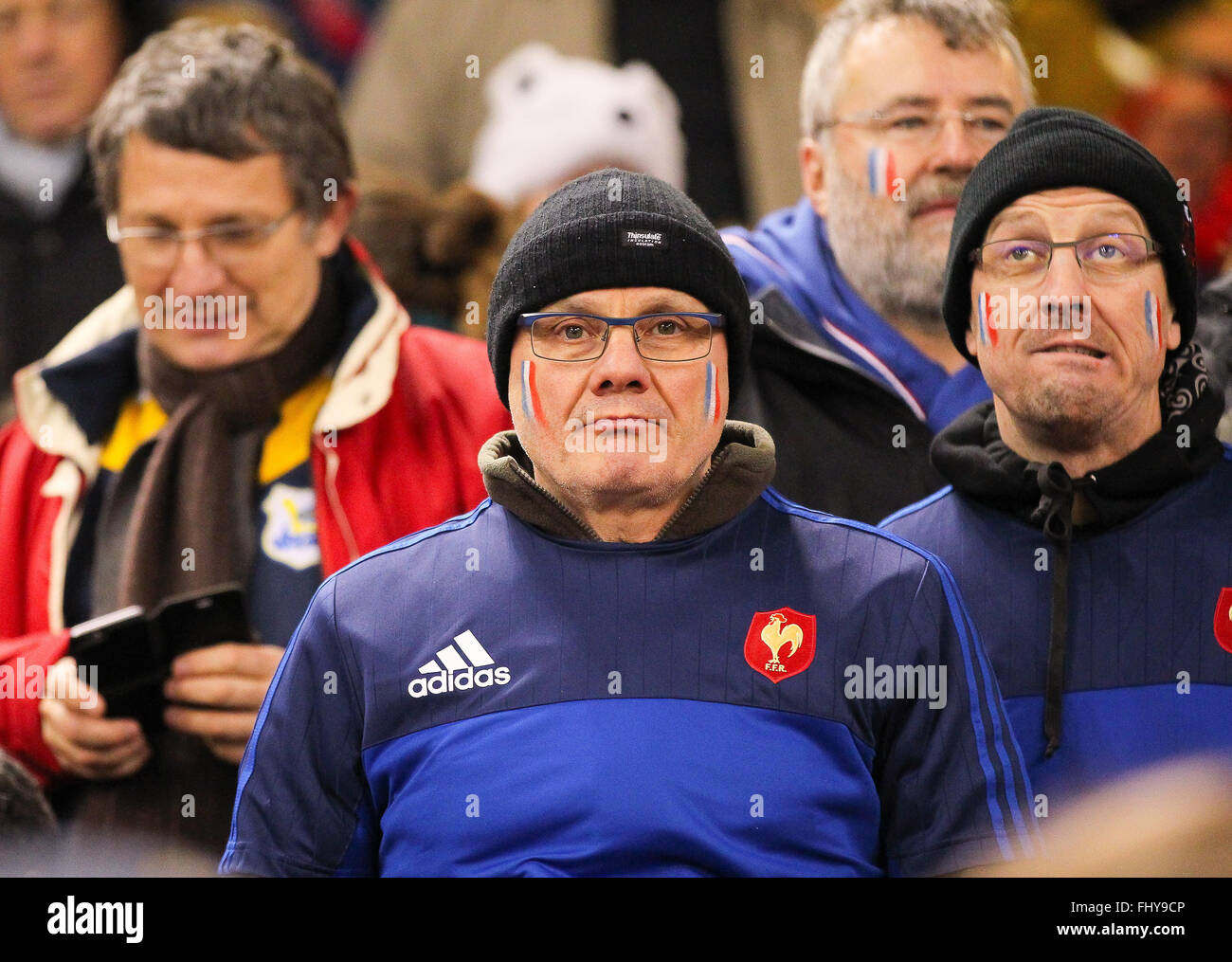 Principato Stadium di Cardiff, Galles. 26 Febbraio, 2016. RBS 6 Nazioni campionati. Il Galles contro la Francia. Ventole francese prima del gioco. Credito: Azione Sport Plus/Alamy Live News Foto Stock