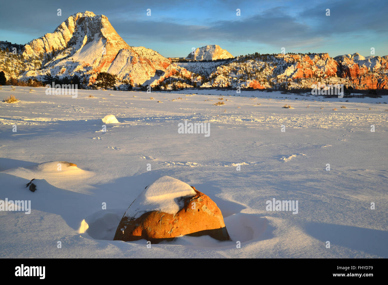 Scena invernale in alto paese lungo il serbatoio Kolob Road nel Parco Nazionale di Zion in a sudovest Utah Foto Stock