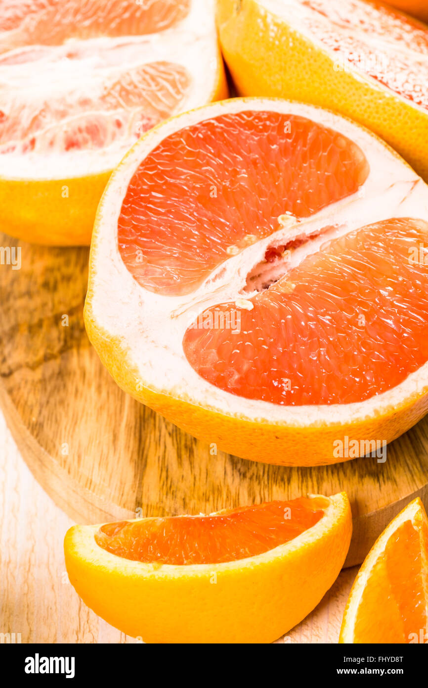 Varietà di agrumi tra cui limoni, linee, pompelmi ed arance. Foto Stock