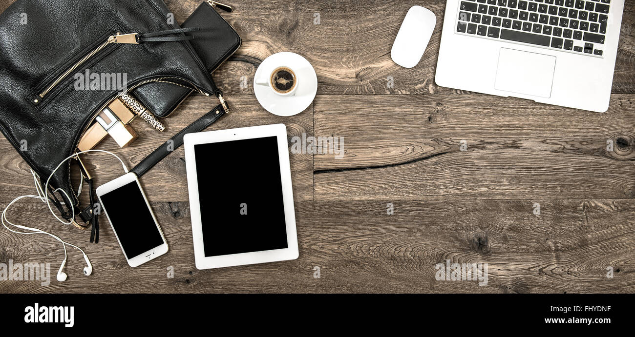 Oggetti femminile e dispositivi elettronici. Moda mockup con business lady accessori e strumenti di office Foto Stock