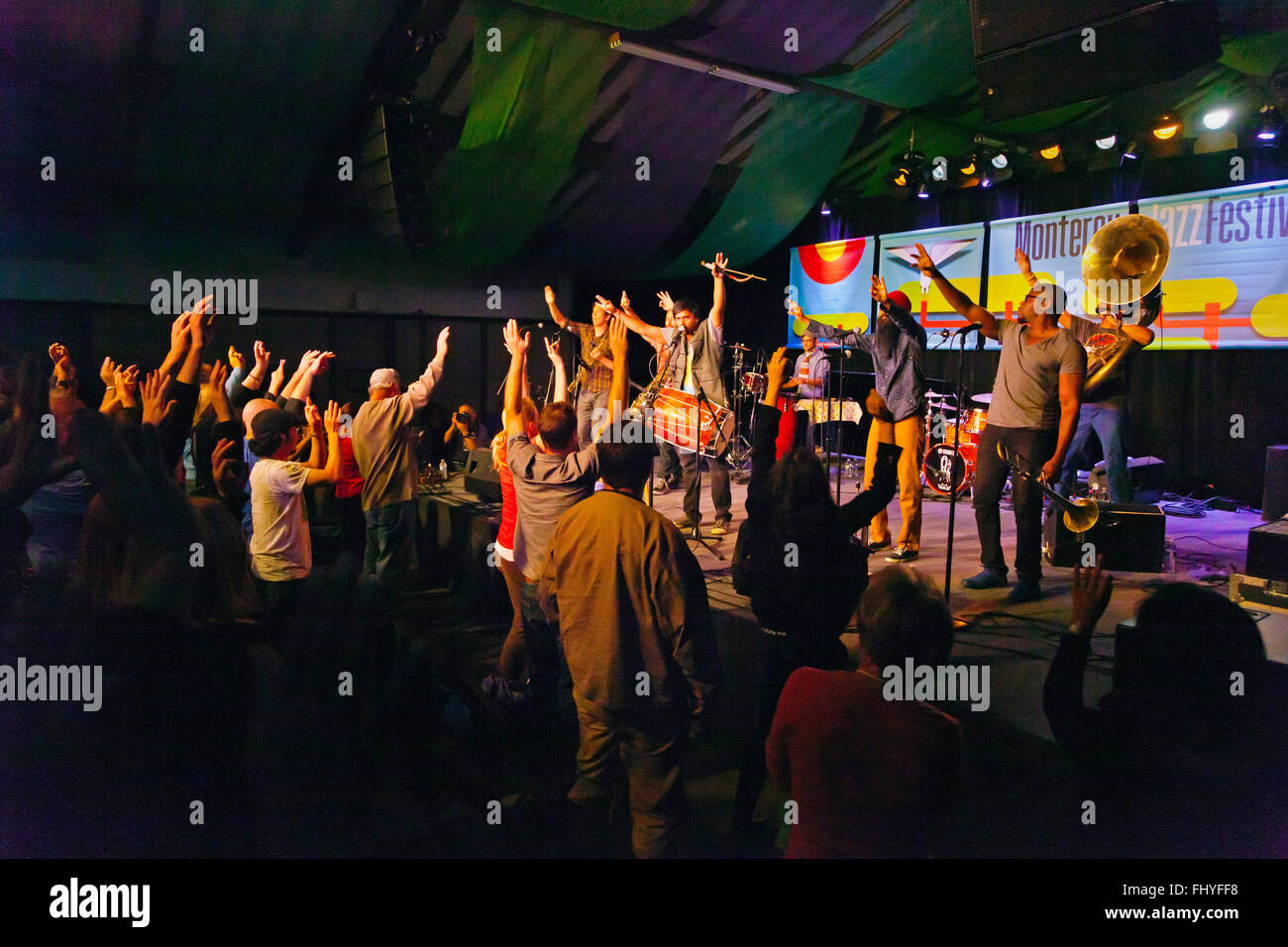RED BARAAT ottiene la folla danzante in Dizzys Den al MONTEREY JAZZ FESTIVAL Foto Stock
