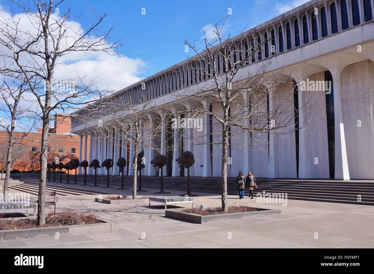 Il cerchio di animali testa Zodiac sculture del dissidente cinese artista Ai Weiwei su Princeton University di Scudder Plaza Foto Stock