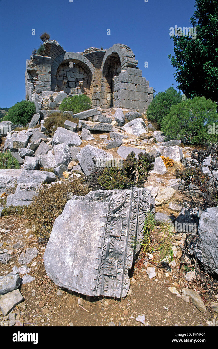 Una delle tombe in rovina di Lydae - Costa turchese, Turchia Foto Stock