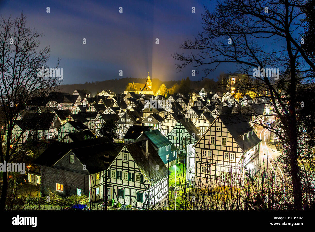 Centro storico, stile Tudor case, a Freudenberg, Germania, vista panoramica del centro della città, Foto Stock