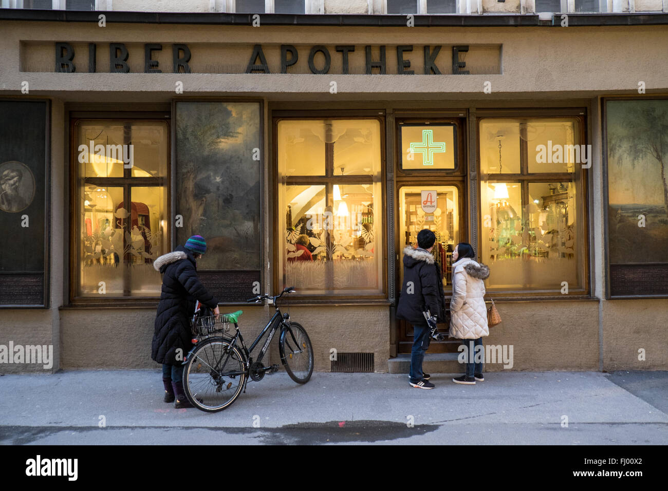 Più antica farmacia Salzburg Foto Stock