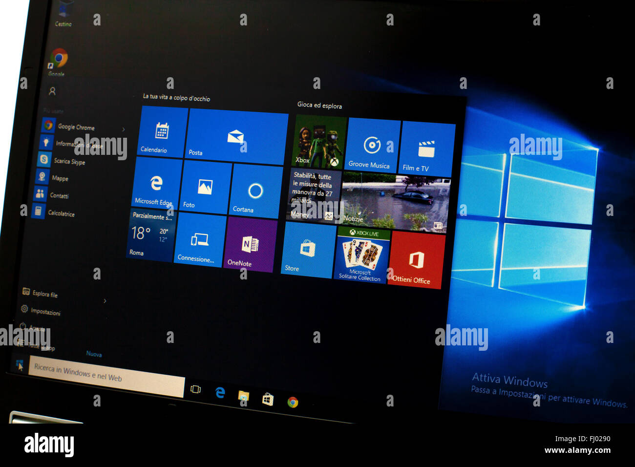 Microsoft Windows 10 su un computer portatile Foto stock - Alamy