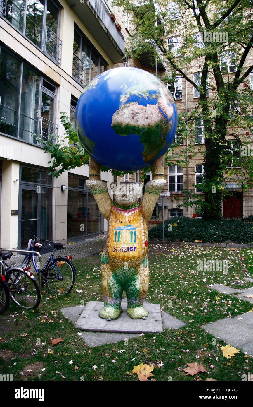 Buddy Baer mit Globus, Berlin-Mitte. Foto Stock