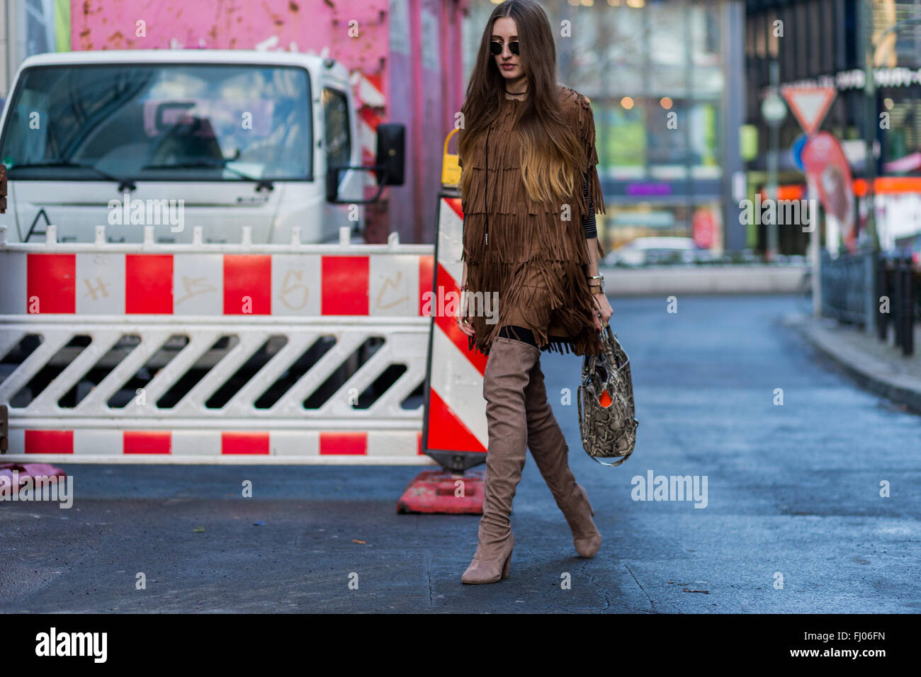 Mercedes Benz Fashion Week Berlin Autunno/Inverno 2016 - dotato di street style®: membro del pubblico Dove: Berlino, Germania Quando: 20 Gen 2016 Foto Stock