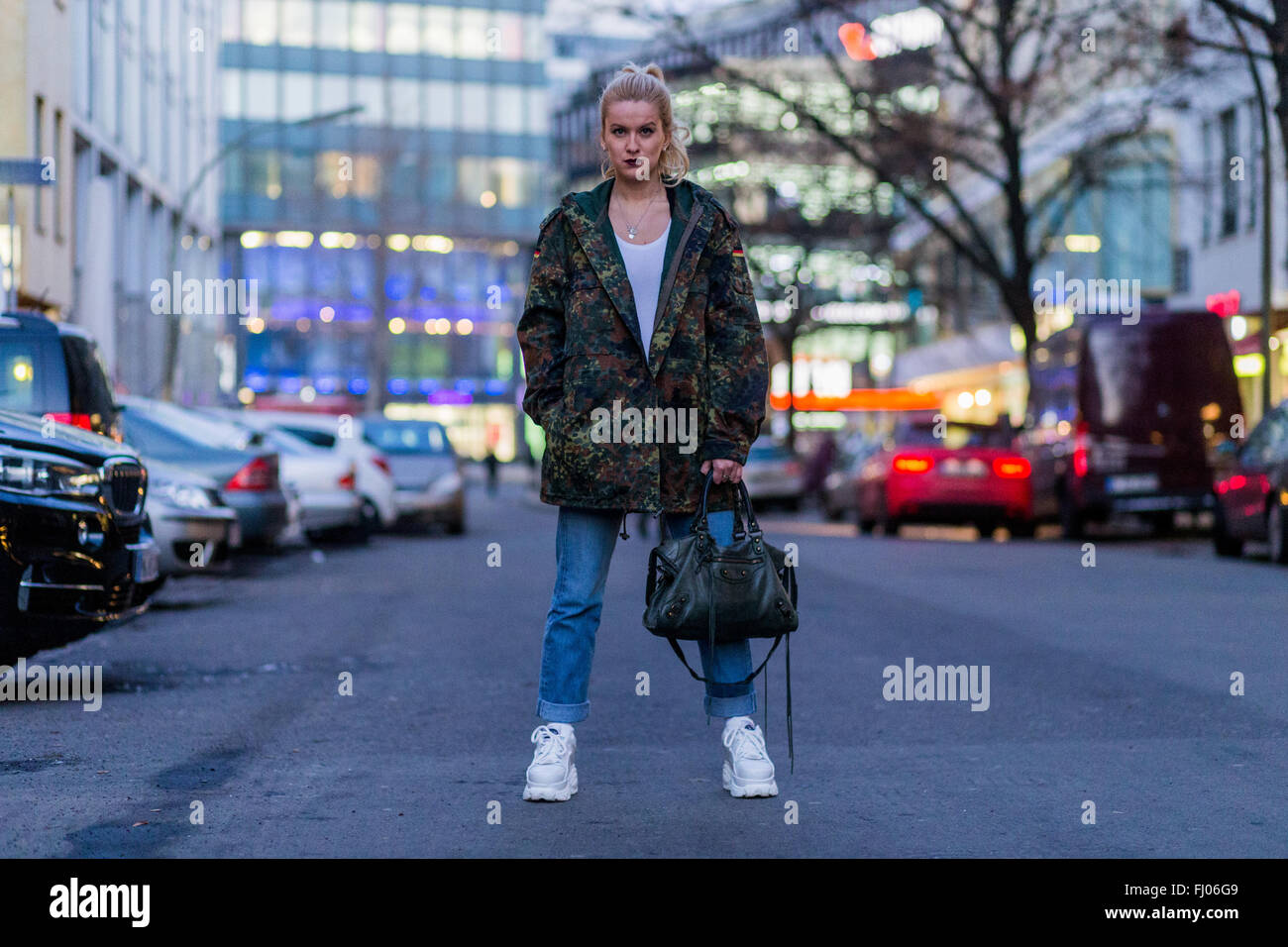 Mercedes Benz Fashion Week Berlin Autunno/Inverno 2016 - dotato di street style®: membro del pubblico Dove: Berlino, Germania Quando: 20 Gen 2016 Foto Stock