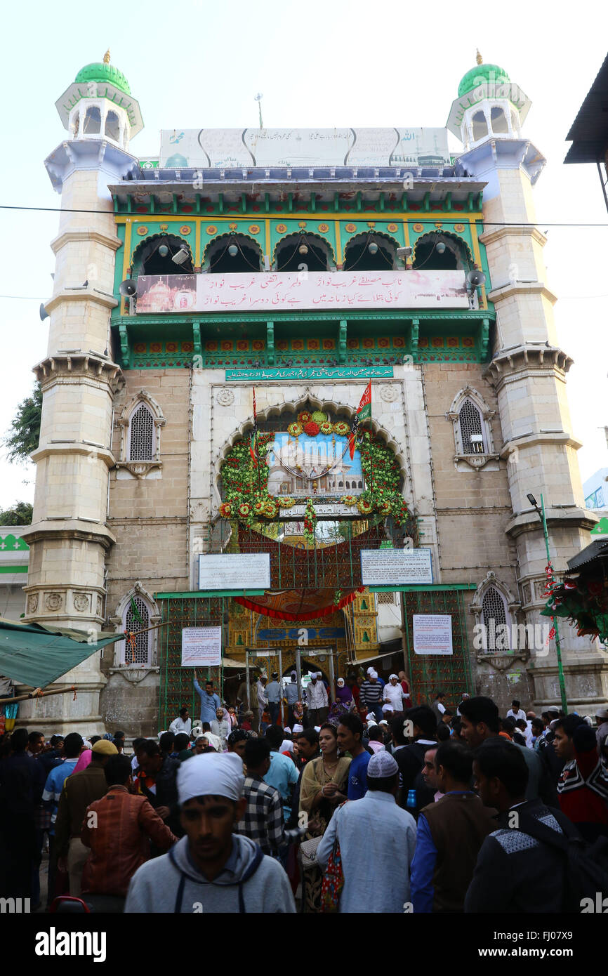 13 feb 2016. Nizam Gate a Dargah, la tomba del santo Sufi Hazrat Khwaja Gharib Nawaz in Ajmer in Rajasthan in India. Foto Stock