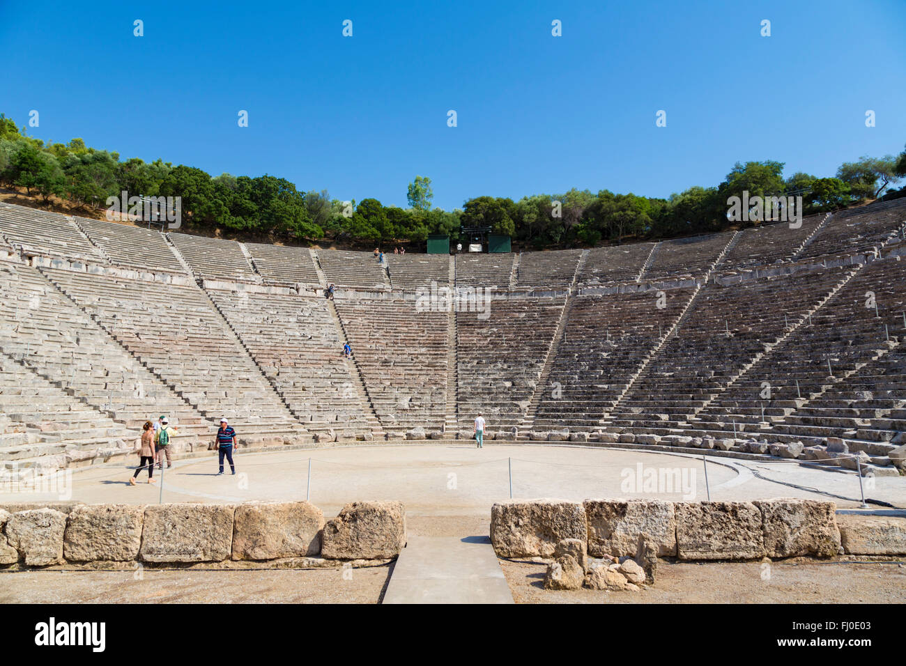 Epidauro, Argolis, Peloponneso, Grecia. Il 4th secolo AC, teatro da 4.000 posti, progettato da Polykleitos il giovane. Foto Stock