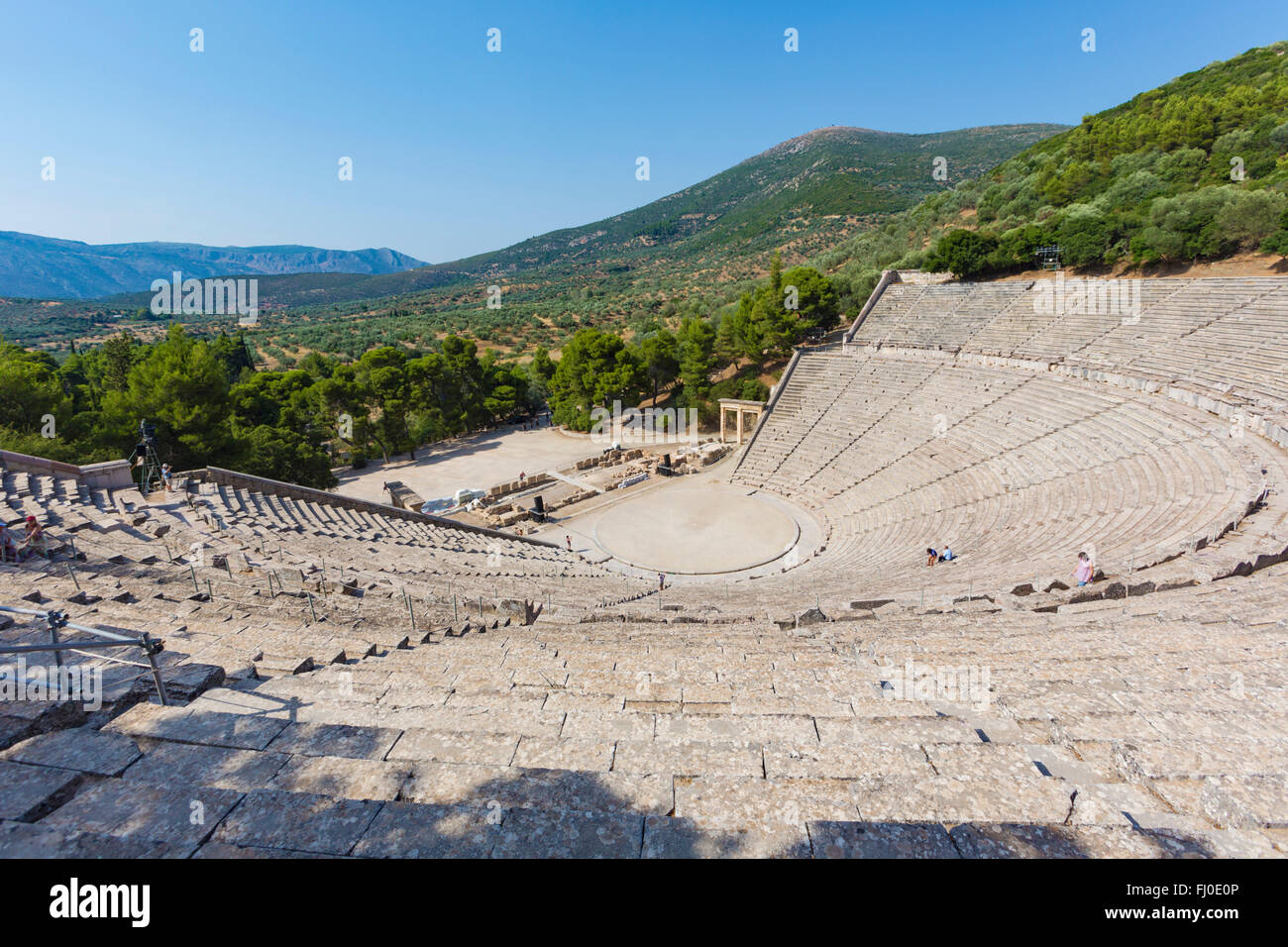 Epidauro, Argolis, Peloponneso, Grecia. Il 4th secolo AC, teatro da 4.000 posti, progettato da Polykleitos il giovane. Foto Stock