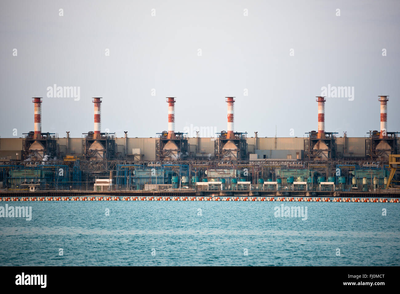 Raffinazione Petrolchimica industria chimica del carburante di distillazione industriale di benzina Foto Stock